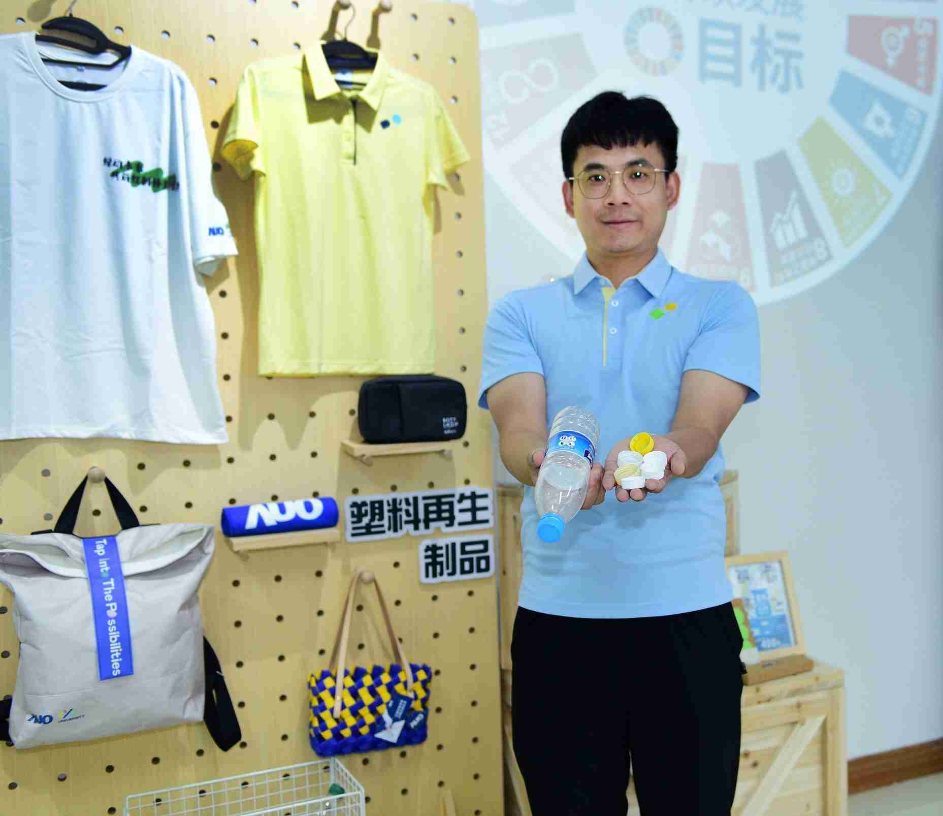 「2024智慧NG大舞台展」永续发展馆中，，，，展示NG大舞台厦门驱动永续发展之成果，，，包含将厂内废弃物再制为实用物品，，，将永续发展理念深植于员工生活日常实践